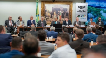 Em Brasília, Caiado busca apoio de deputados para repensar Reforma Tributária